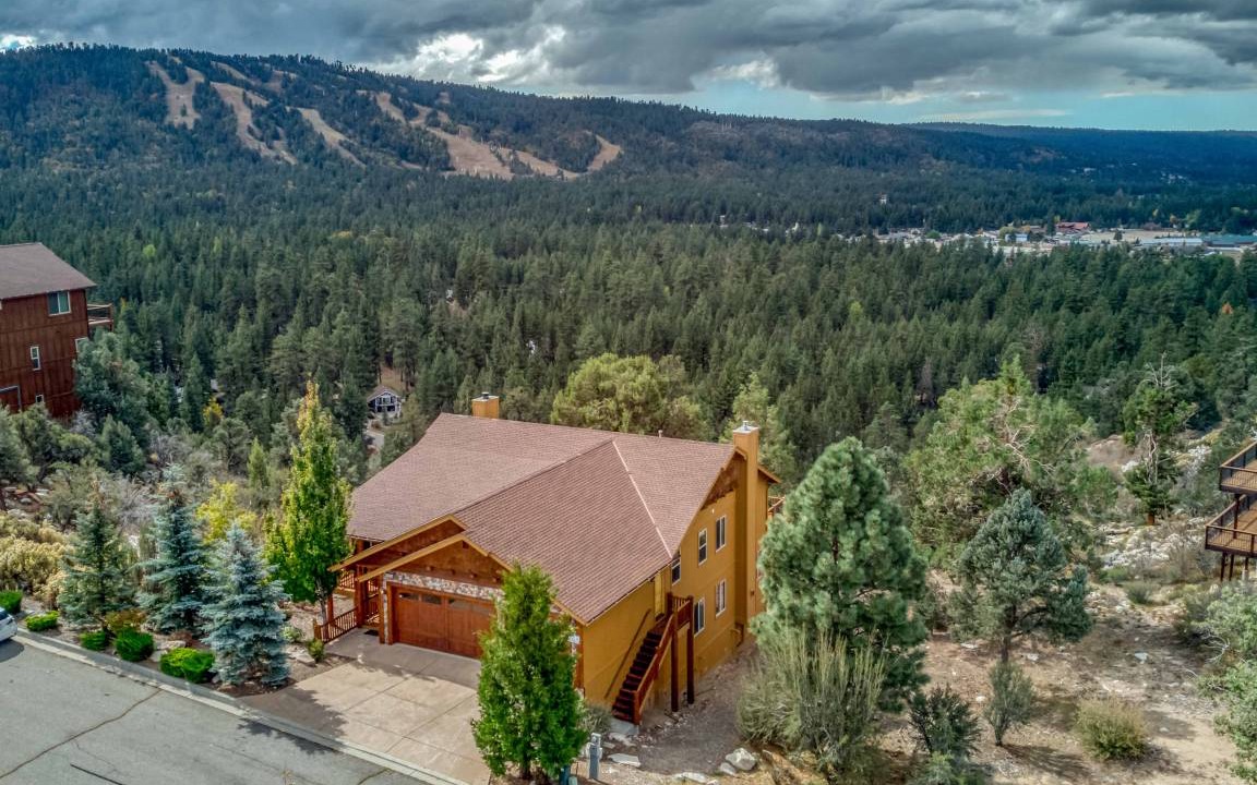 Castle Glen Estates Cabin | 466 m² Cabin ∙ 5 bedrooms ∙ 16 guests