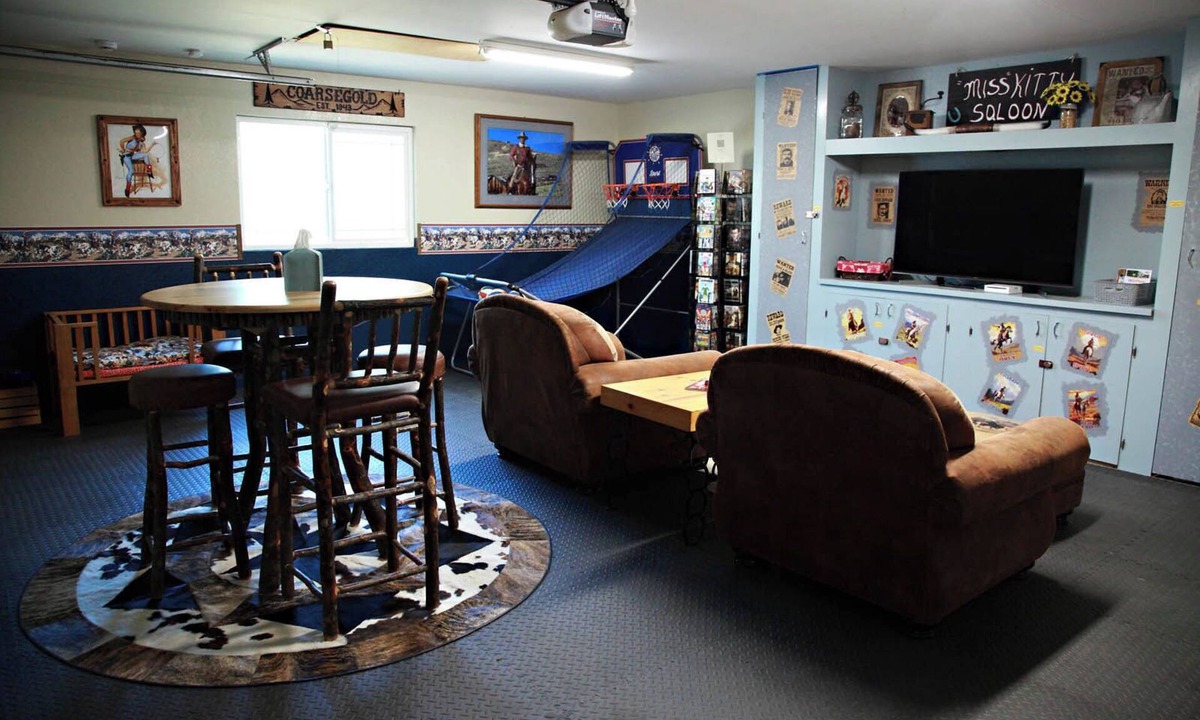 Coarsegold House | 4BR House, Pool, Dog-Friendly, Game Room & Fire Pit