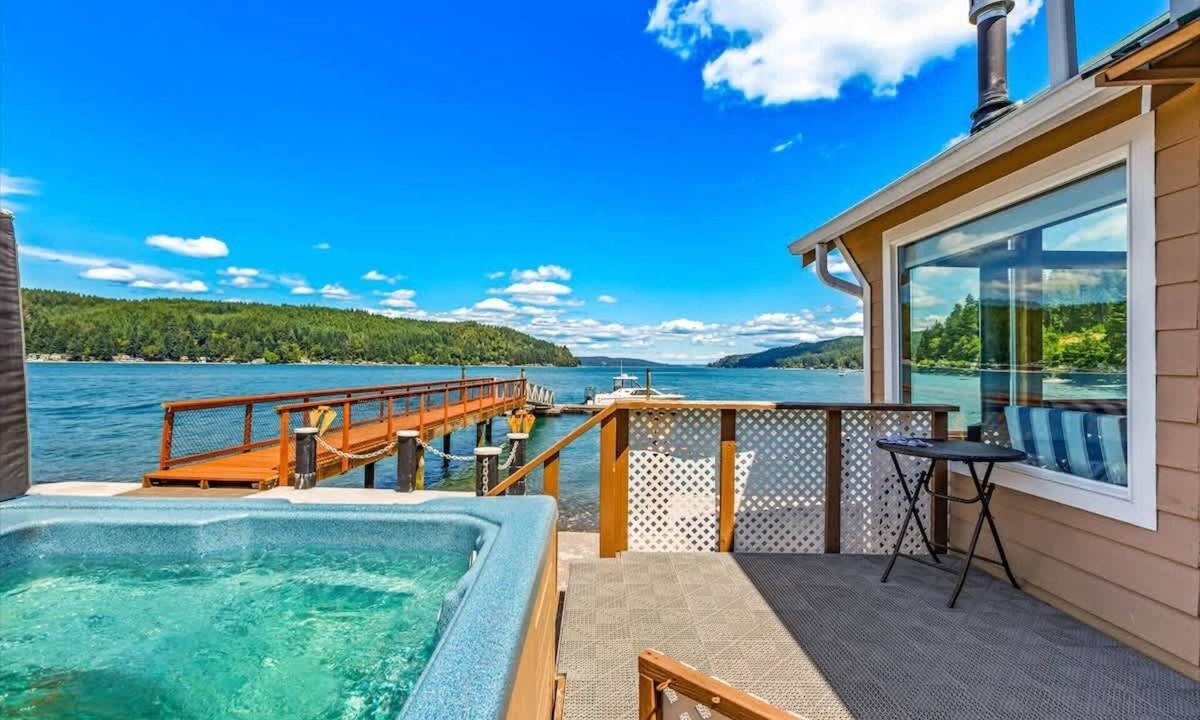Union House | 4BR Waterfront Dock | Hot Tub | Hood Canal Views