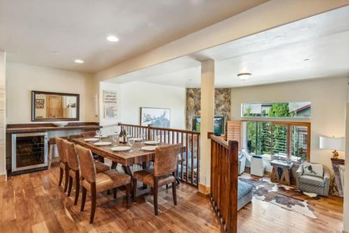 Bear Hollow Village House | 5 Bedroom 4 Bathroom Hot Tub Minutes from Slopes