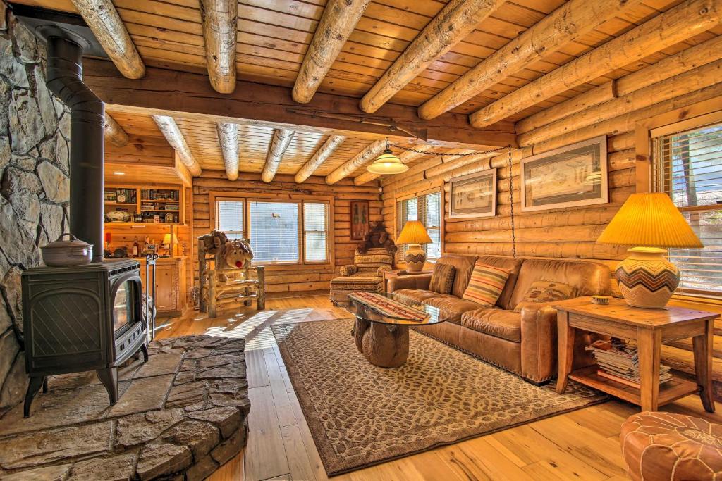 Arnold House | 5 Mi to Hiking: Custom Cabin w/Deck in Arnold!