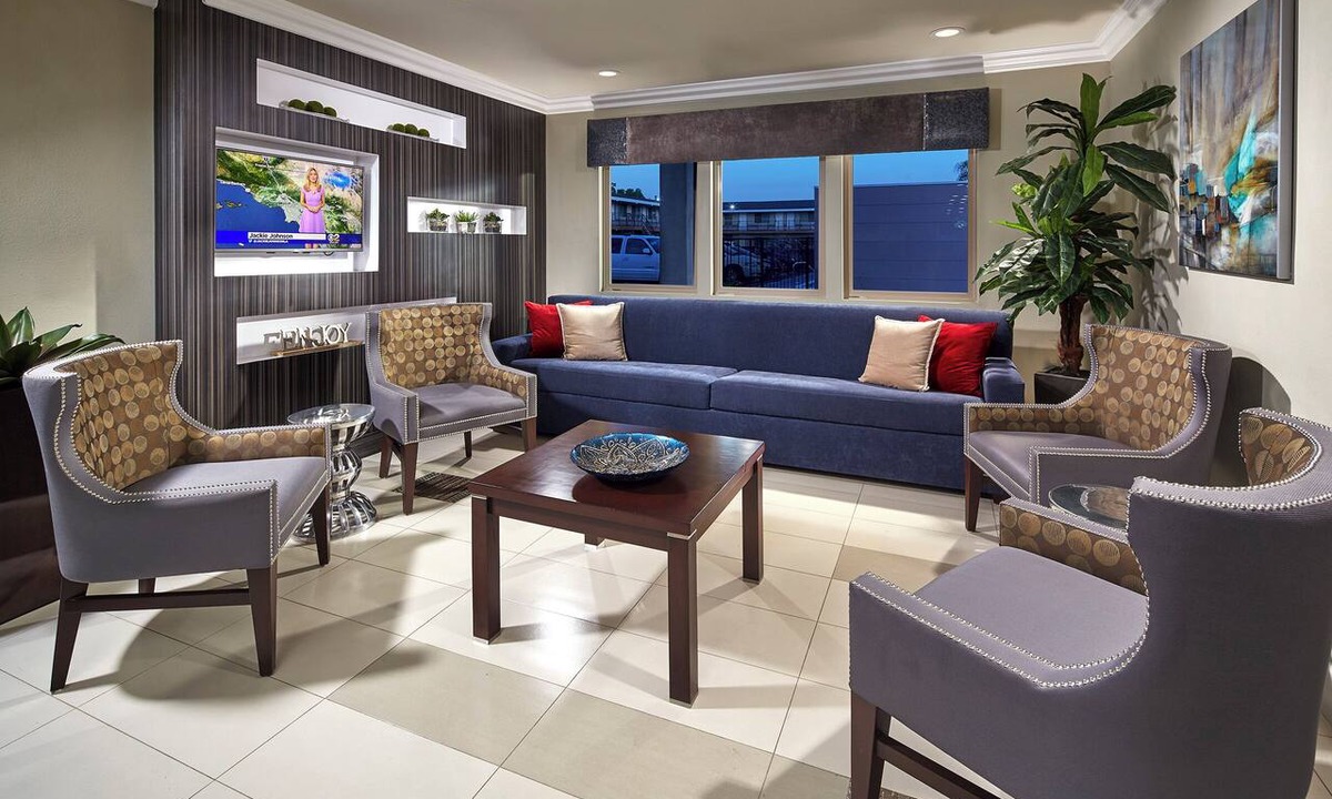 Anaheim Resort Hotel | 5-Min Walk to Disney – Affordable Stay w/Pool Access & Near Parks!