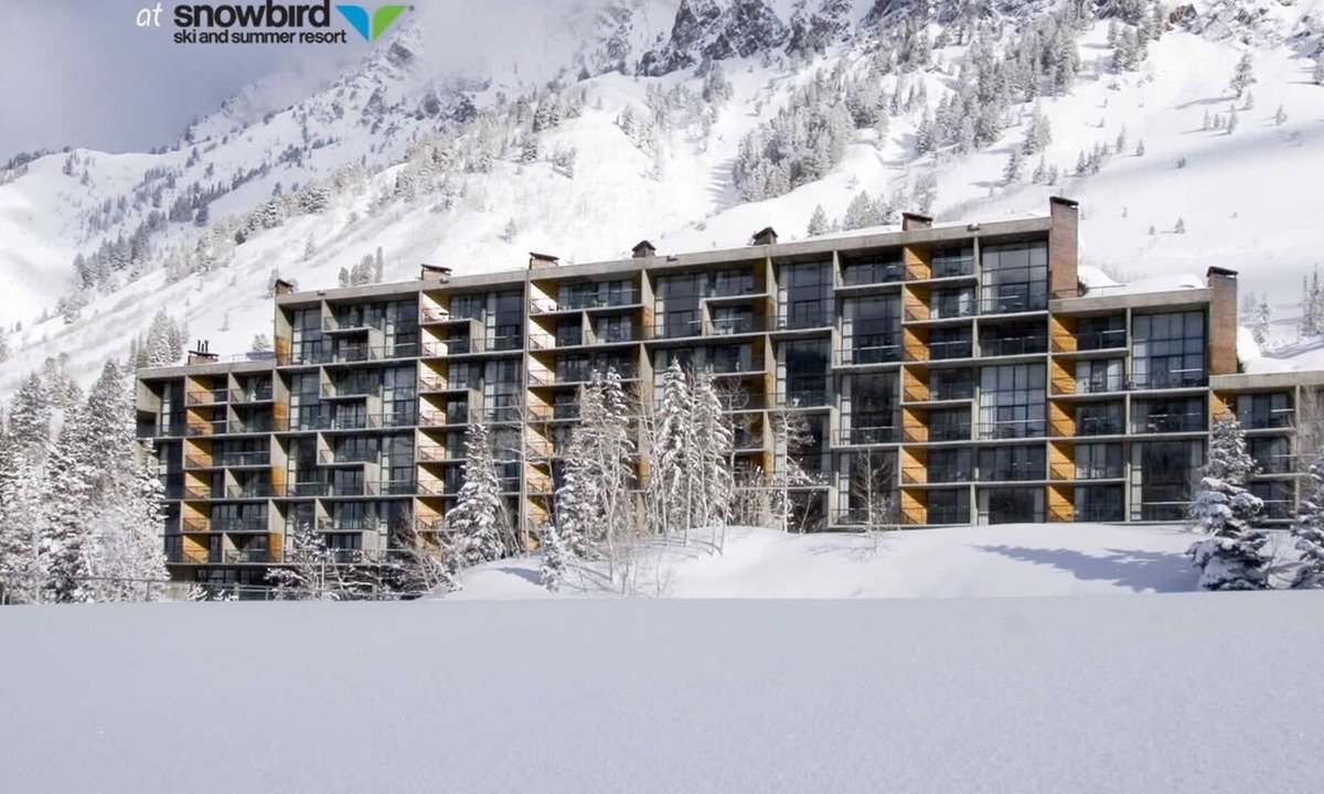 Salt Lake Mountain Resorts Condo | 5 minute walk to the Wilbere ski lift. Family-sized condo with pool & game room