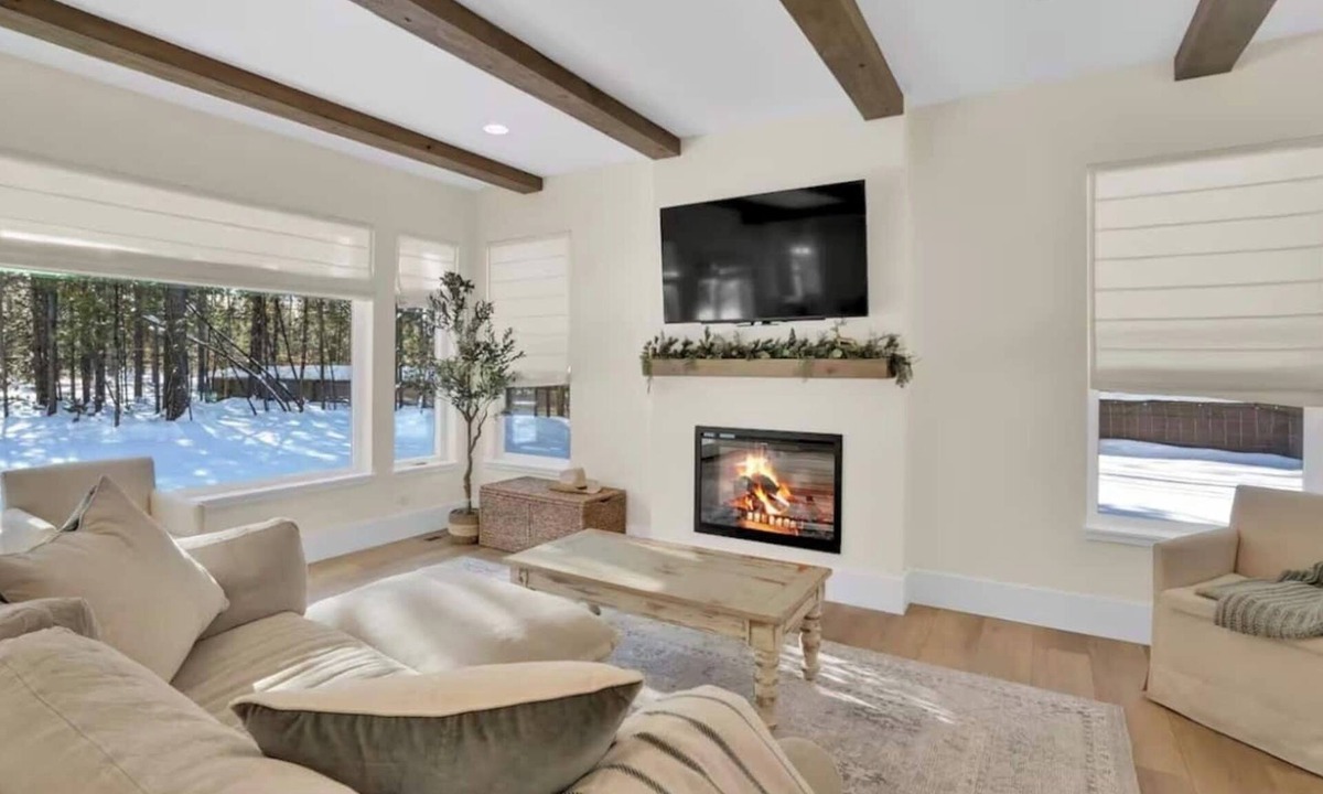 Oregon Water Wonderland House | 5BR Bend Retreat | Hot Tub + River Access