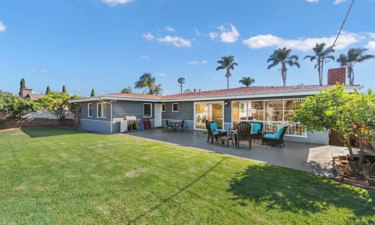National City House | 5br, Sleeps 10, 3 living rooms, Huge Back Yard