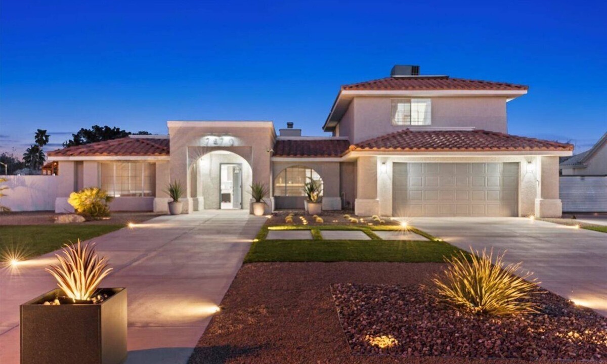 Monarch Estates House | 6 Mins from Strip/Airport! RVParking! Pool/Pickleball! FamiliesWelcomed!
