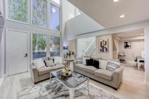 Menlo Park House | 601-Lavish Family Home w AC & Patio near Meta & Stanford