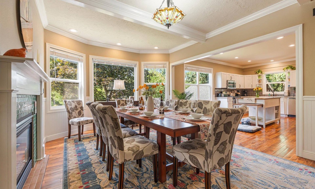 Newberg House | 6BR Historic Gem | Chef's Kitchen | Dogs Welcome