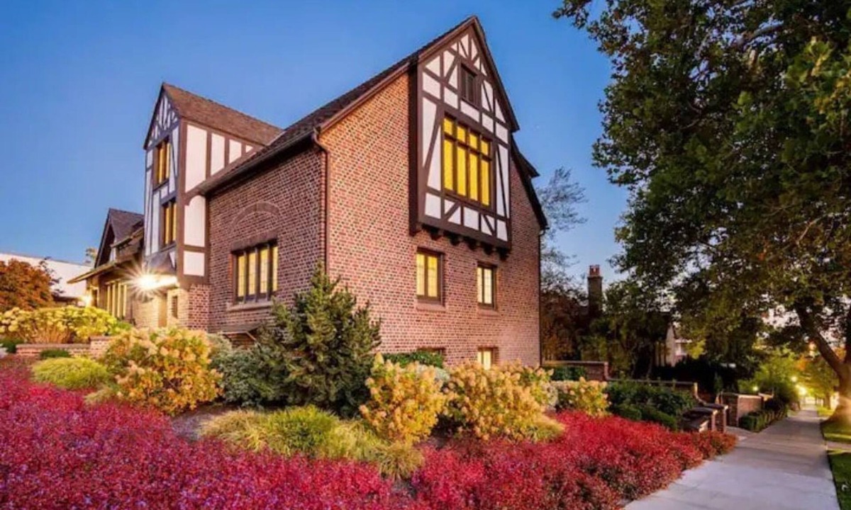 Downtown Salt Lake City House | 7,000 sqft Luxury Downtown Estate - Hot Tub - Sleeps 18 - 17% Off Monthly Stays
