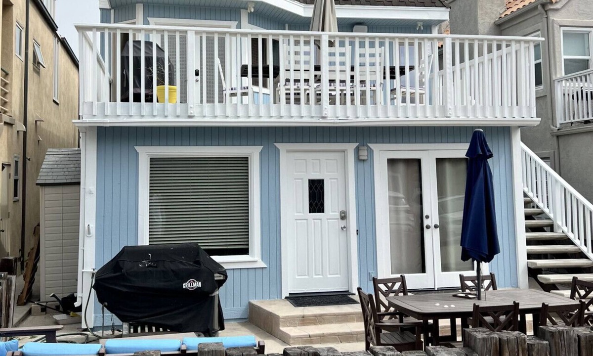 South Mission Beach Villa | 728 San Luis Rey · Spacious Beach House with Large Private Deck