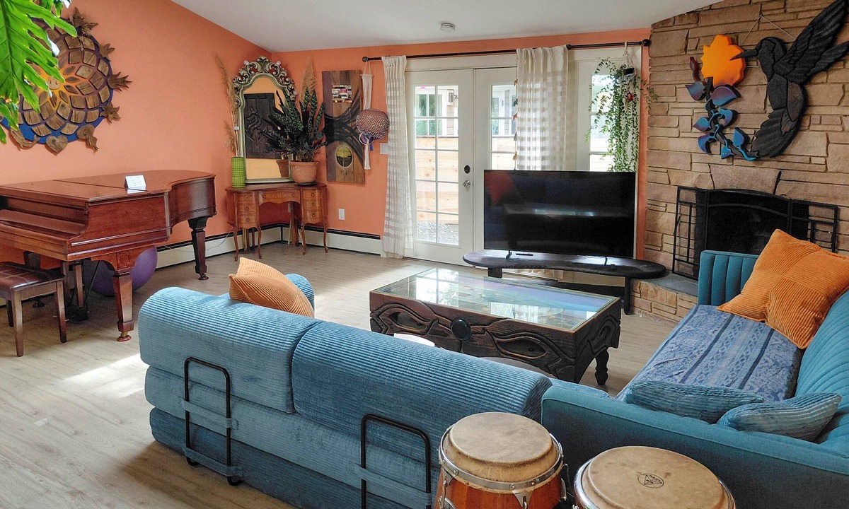 White Center House | 8 Mi to Lumen Field: Seattle Area Home w/Backyard