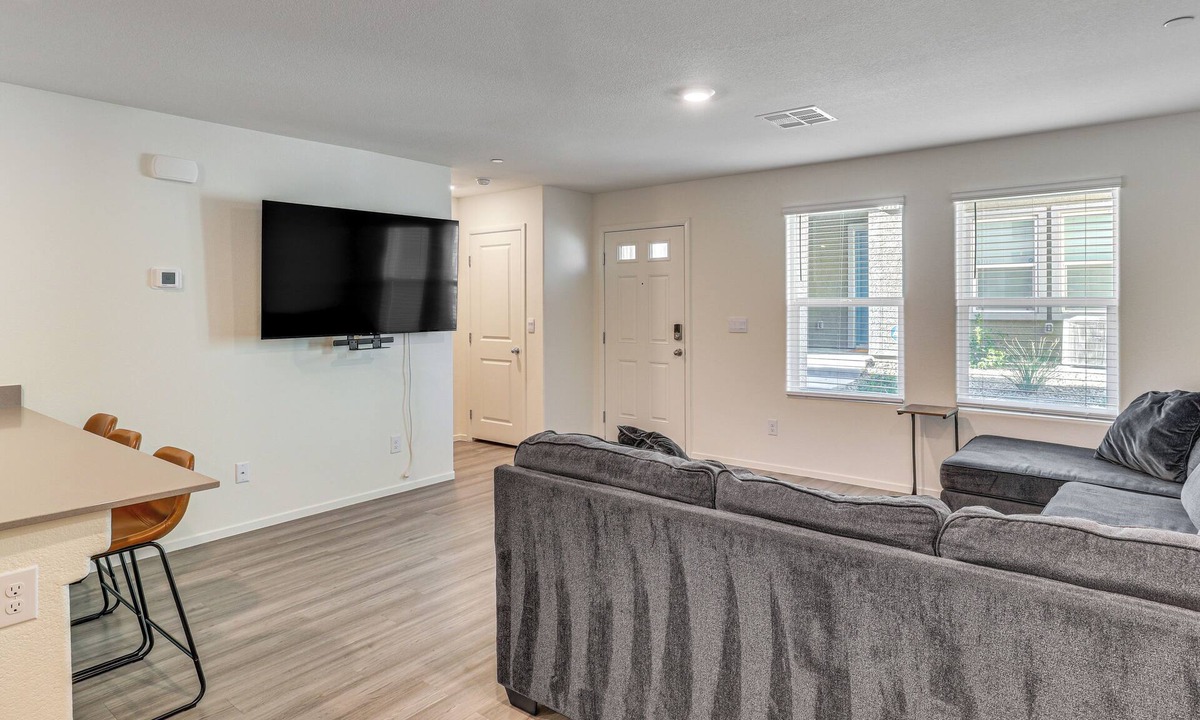 Enterprise House | 8 Mi to Strip! Modern Townhome in South Vegas