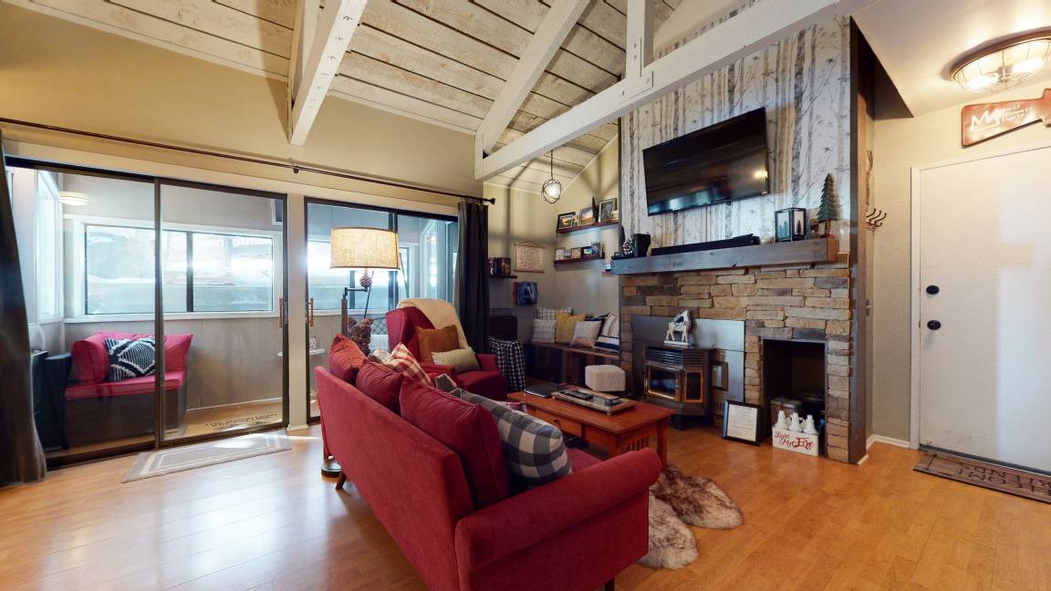Majestic Pines Condo | 97 m² Condo ∙ 1 bedroom ∙ 6 guests