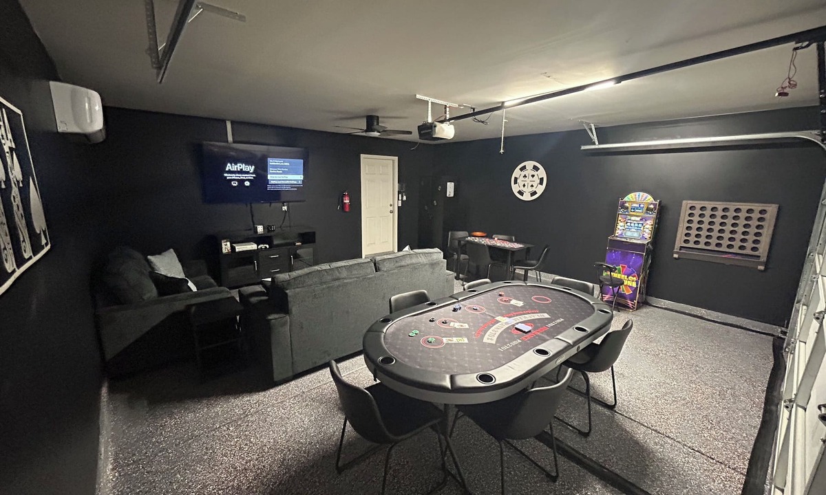 Holiday Shores House | A family friendly home, with a touch of casino!