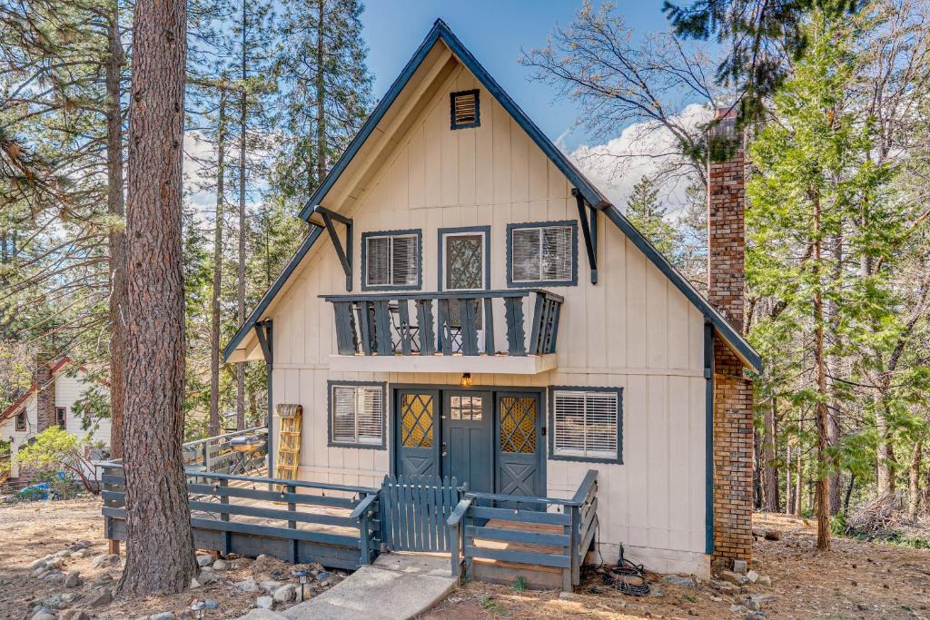 Glencoe House | A-Frame Cabin w/EV Charger, Arcade & Vinyl Lounge