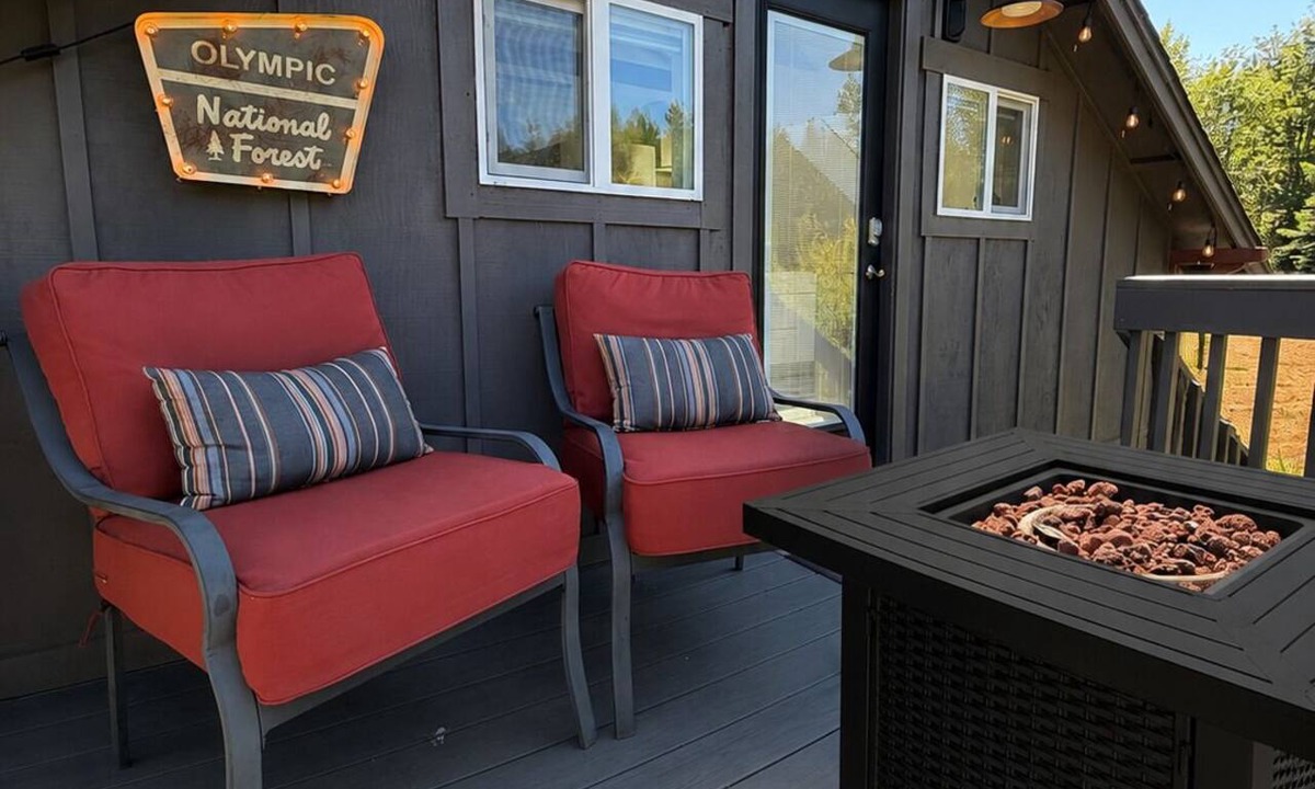 Port Angeles Cottage | A-Frame Retreat -Mountain Views Hot Tub n fire lit nights surrounded by Bamboo