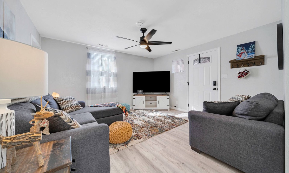 Williams Ski Chalet | A gem Right on Historic RTE 66 with outdoor space. Walk to the action!