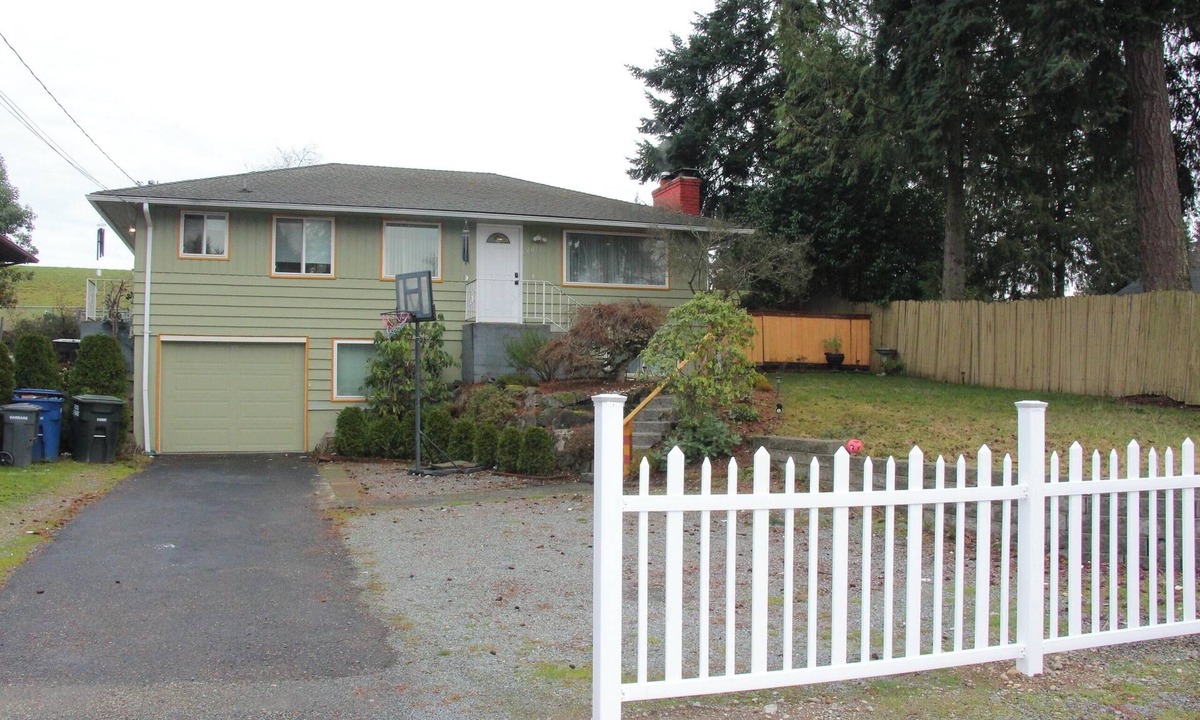 Des Moines House | A Little Slice of Heaven Near Seattle - Des Moines, WA
