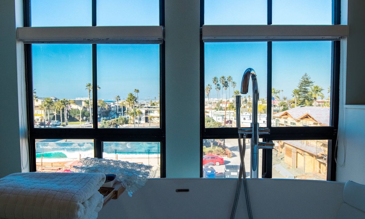 Imperial Beach House | A very modern place at the beach