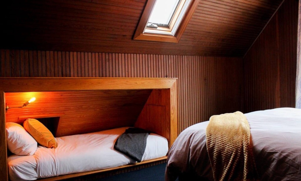 Seaview Hotel | Accommodation near Seaview Beach - 0.7 Miles Away | Free On-Site Parking