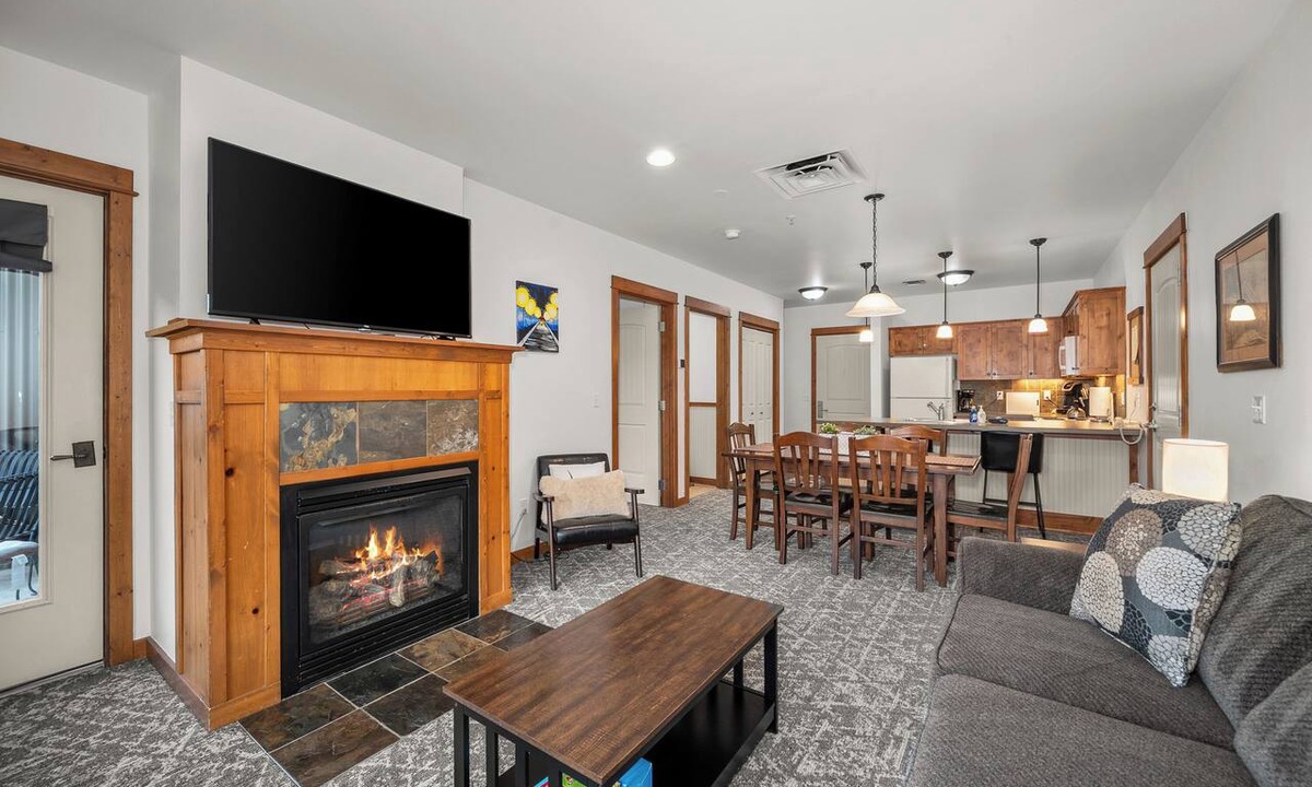 Kellogg Condo | Adjoining studio also available - Gondola View!