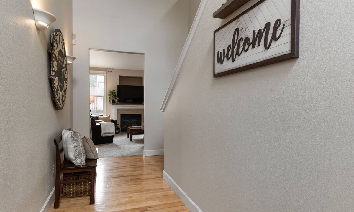 Lacey House | Adventure-Themed Retreat | Upscale | Sleeps 12!