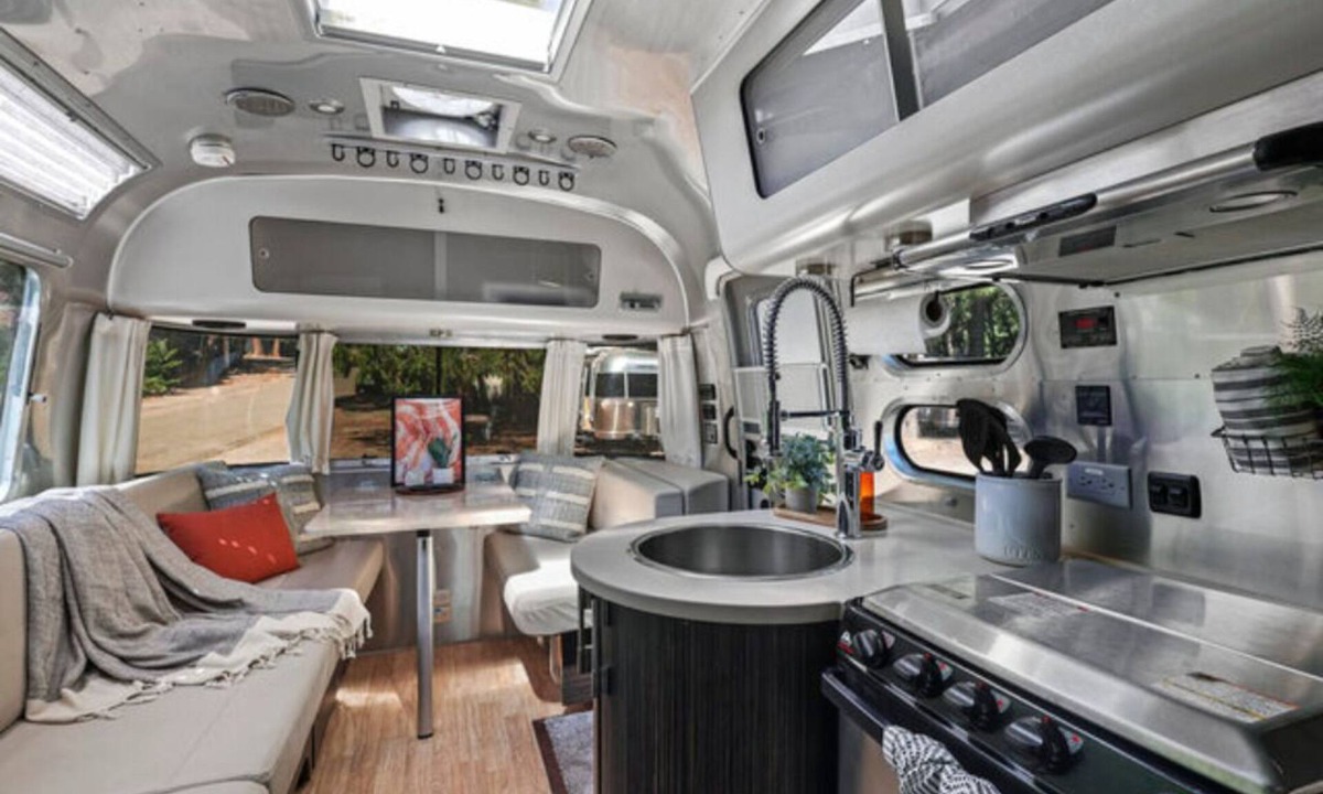 Dunsmuir Apartment | Airstream - (Chestnut)