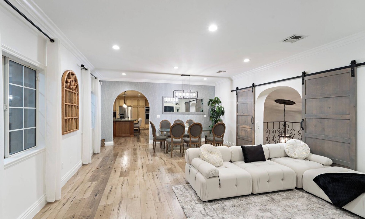 Studio City House | Amazing Getaway in Los Angeles. Close to Universal Studios, WIFI