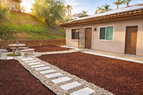 Fallbrook House | Amazing Guest House near Monserate Winery with 360 Mountain Views