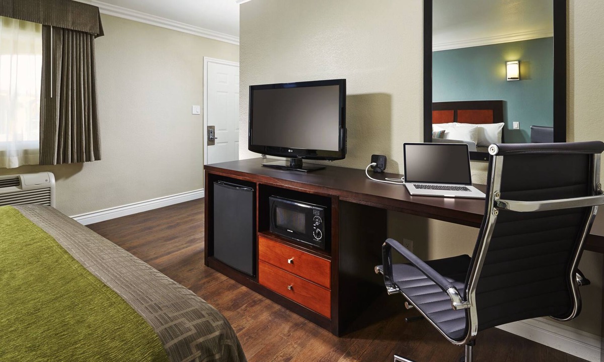 Downey Hotel | American Inn