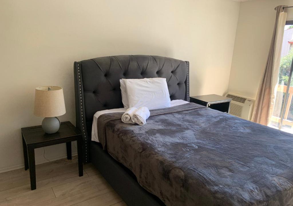 Pico - Robertson Apartment | An oasis of comfort hotel style suite (C03)