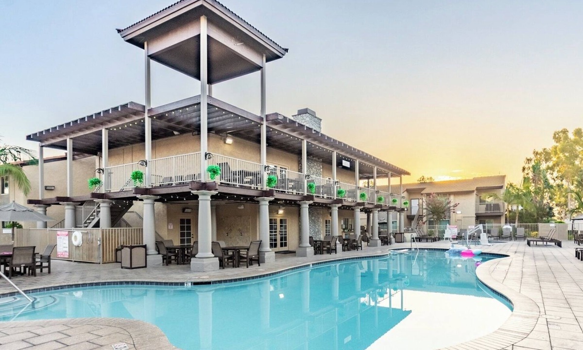 Anaheim Resort Resort | Anaheim | Disneyland Resort Area | Theme Park Adventure | King Bed | Pool | 1BR