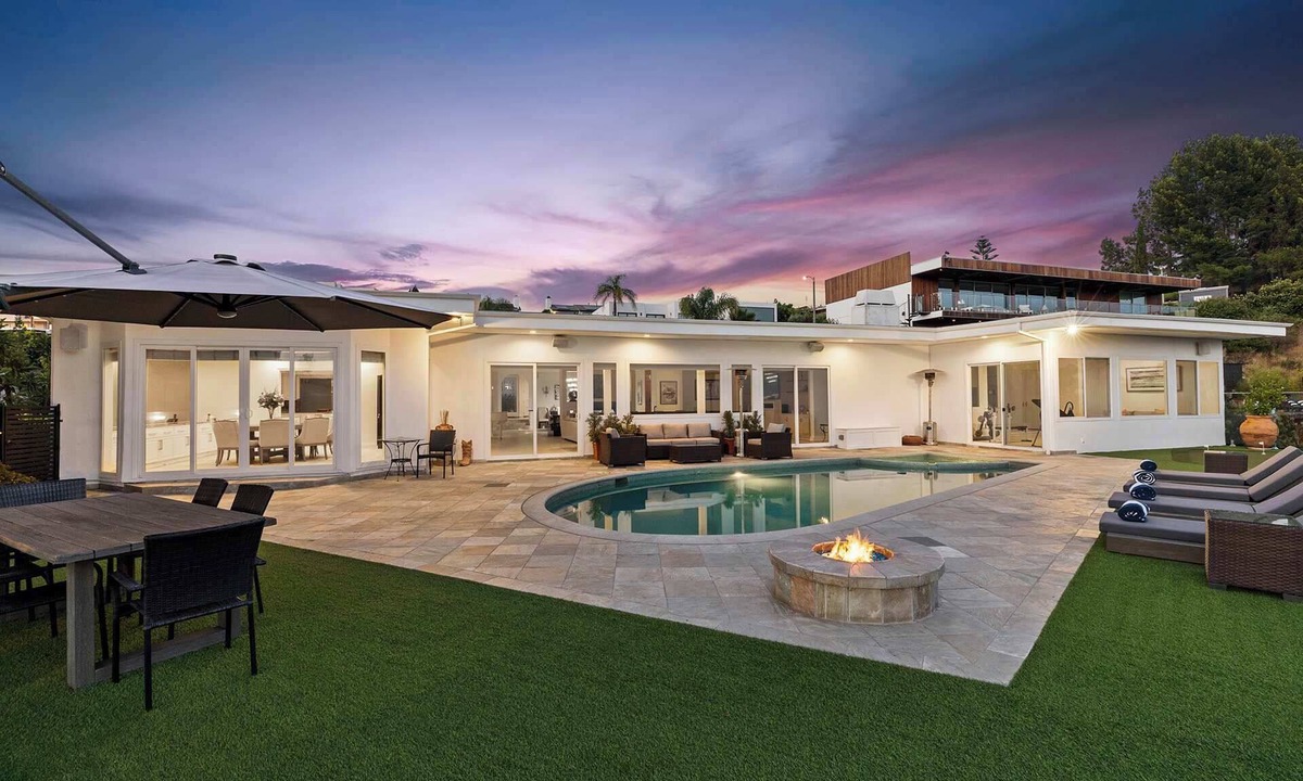 Mount Olympus House | Angeles View Estate