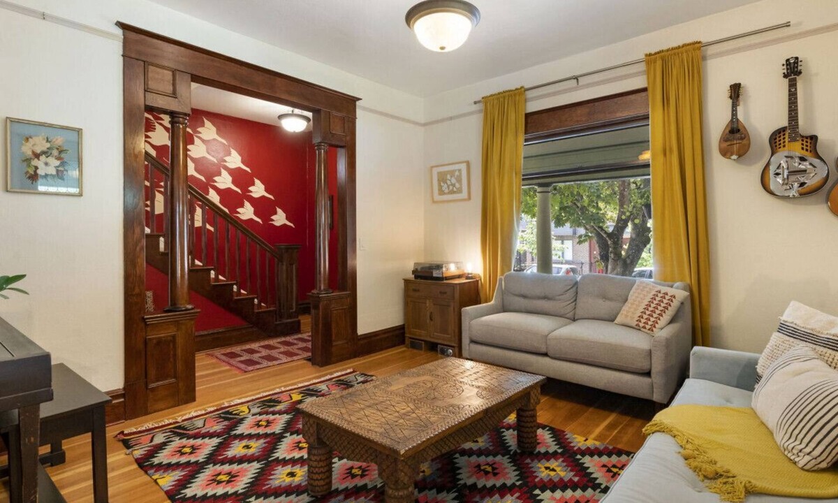 St. Johns Apartment | Art Deco Oasis: Den & Office with Garden & kids room