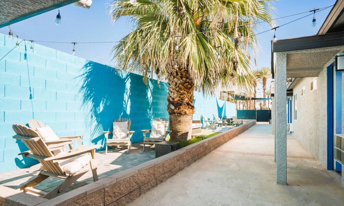 Gateway District House | Arts District Group Suite | Sleeps 10 + Pool Table
