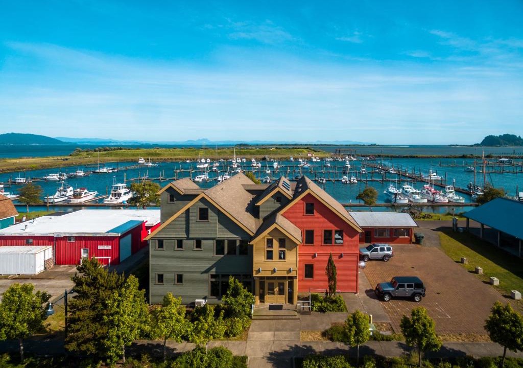 Ilwaco Hotel | At The Helm Hotel