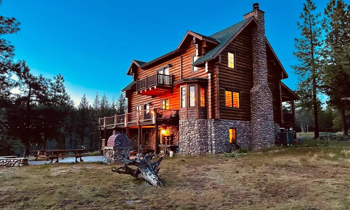 Klickitat County Cabin | B&B Ranch is a cozy cabin, mountain views, perfect for rest, fun. 9-11 guest