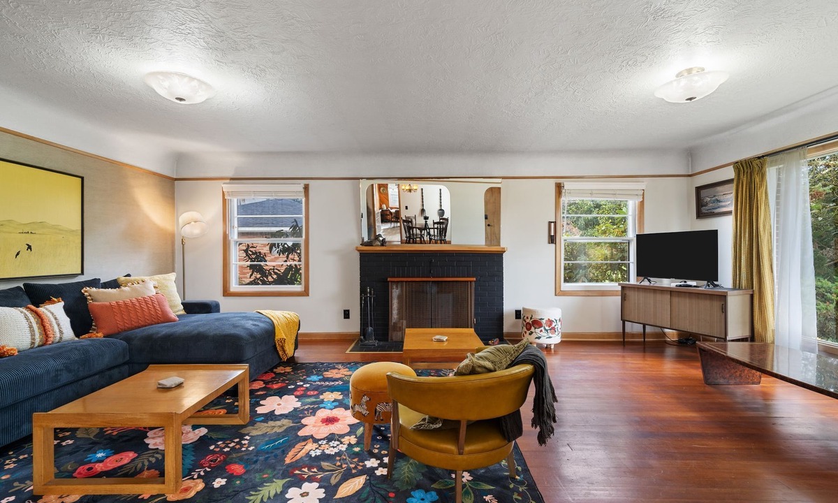 Starcrest House | Backyard Beauty & Bliss In Prime Location