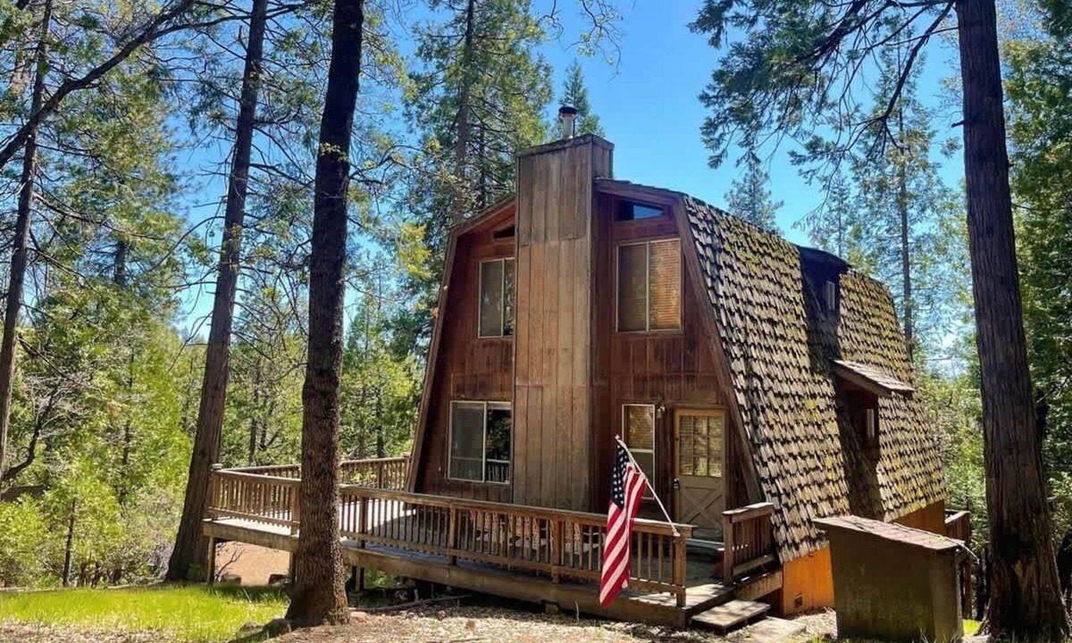Twain Harte House | 🏞️ Baio Cabin – Rustic Retreat w/Twain Harte Lake Access & Spacious Deck