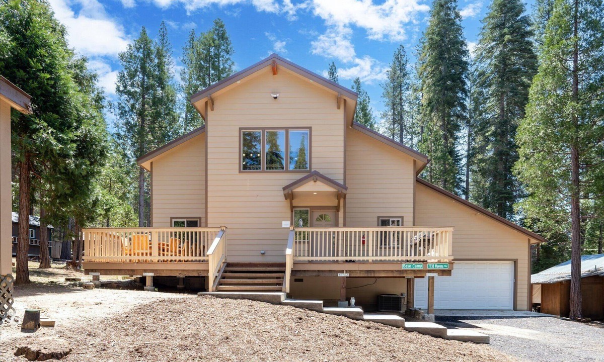 North Wawona House | Base Camp- Inside Yose w pool table/grill!