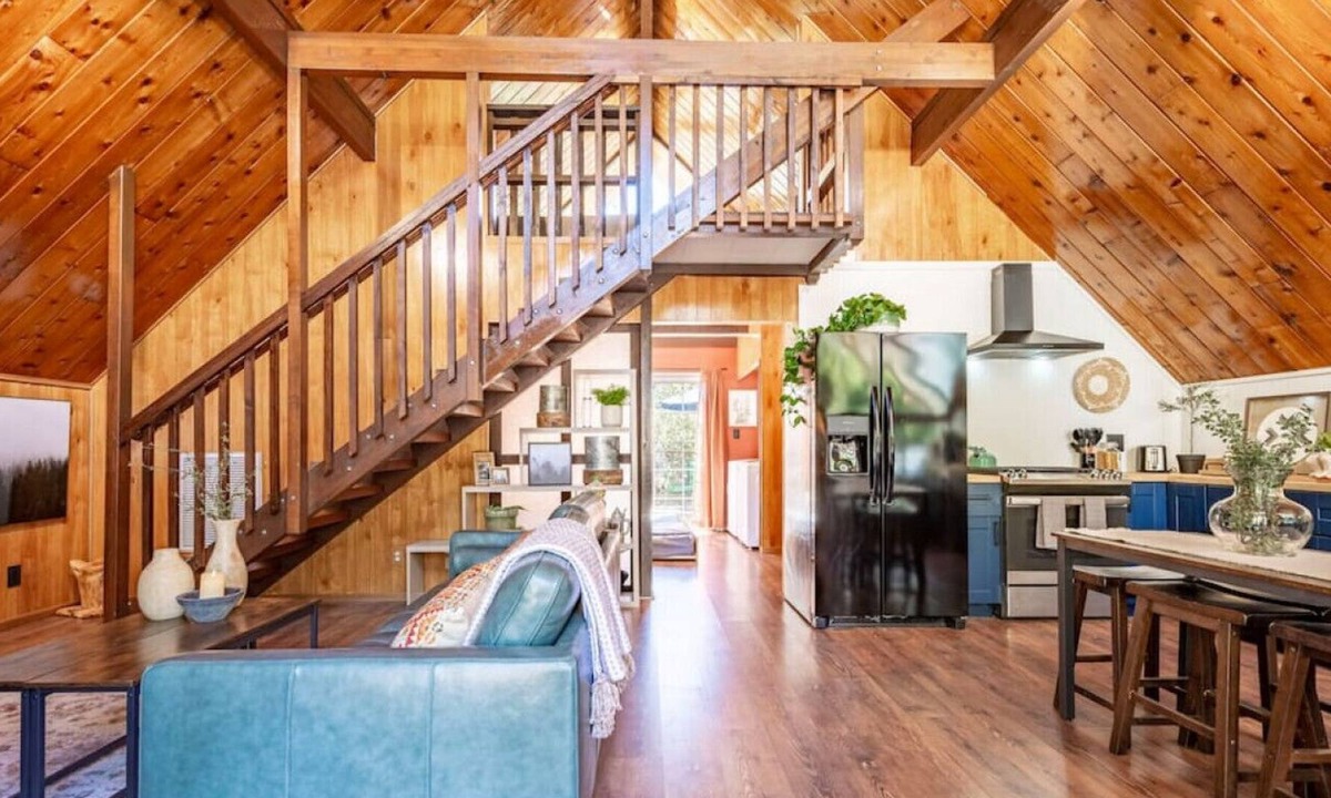Oakhurst Ski Chalet | Bass Lake Chalet by Mono Rock w/Hot Tub/Fire pit