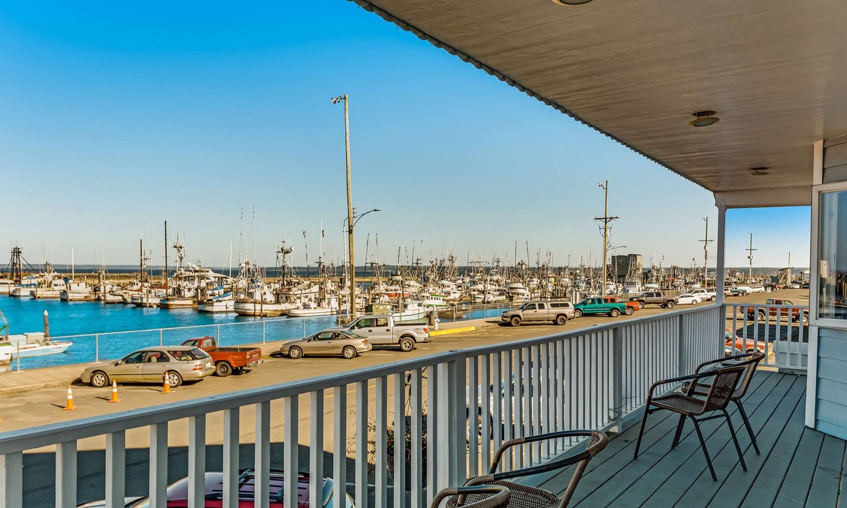 Westport House | Bayfront guest house - amazing view of Westport Marina, near Float 3 & museum