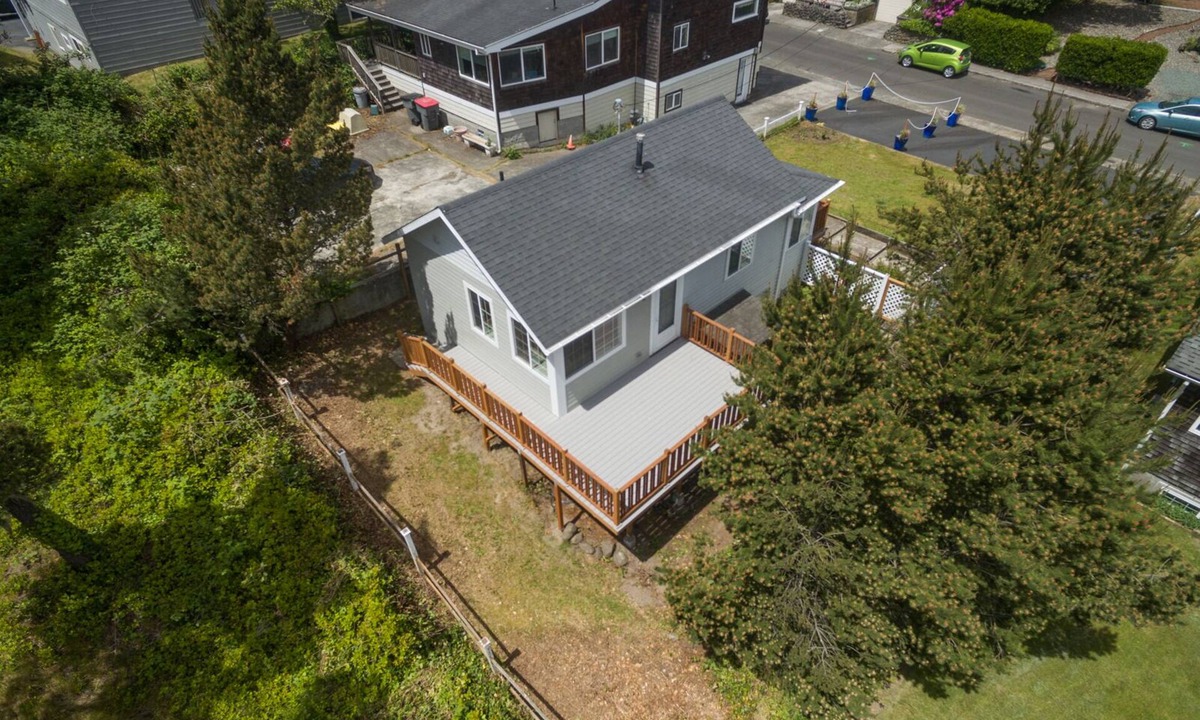 Seaside House | Beach Cottage, less than 1 Block to Beach/Promenade, Close to Town