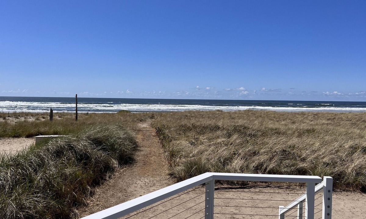 Rockaway Beach House | Beach House; directly on the Beach!