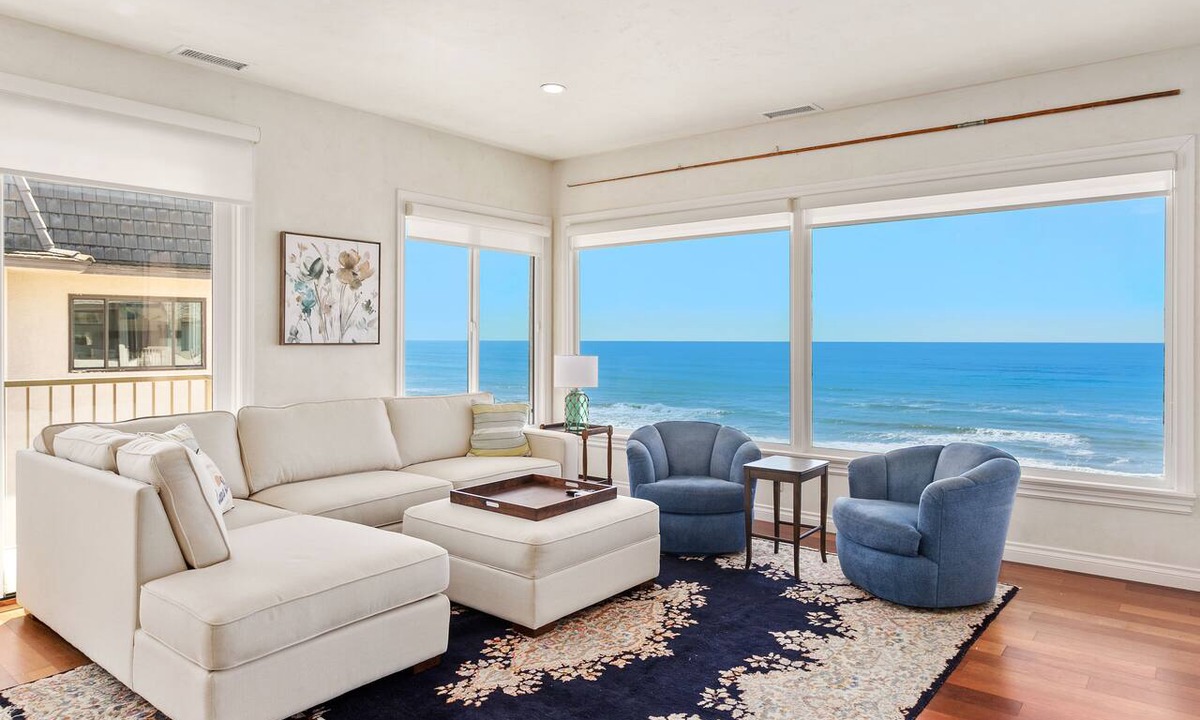Solana Beach Condo | Beach View Beauty- Oceanfront Condo in Solana Beach, Easily Accessible