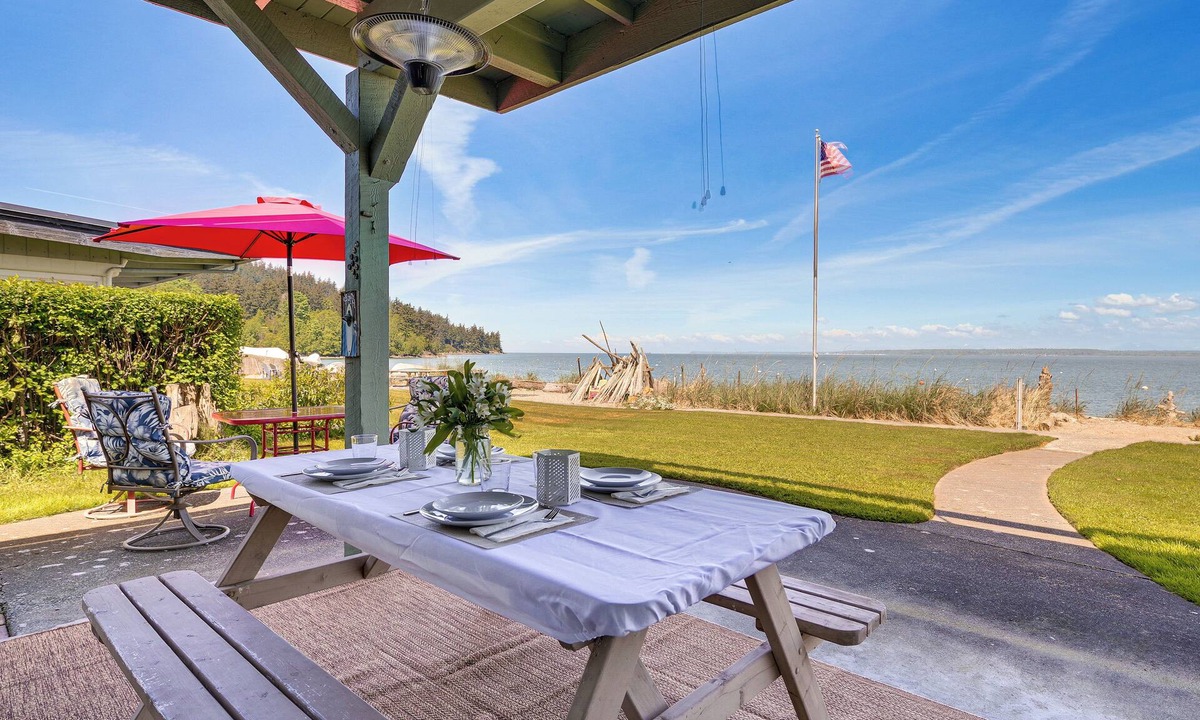 Lummi Island House | Beachfront Oasis! Luxe Lummi Island Retreat