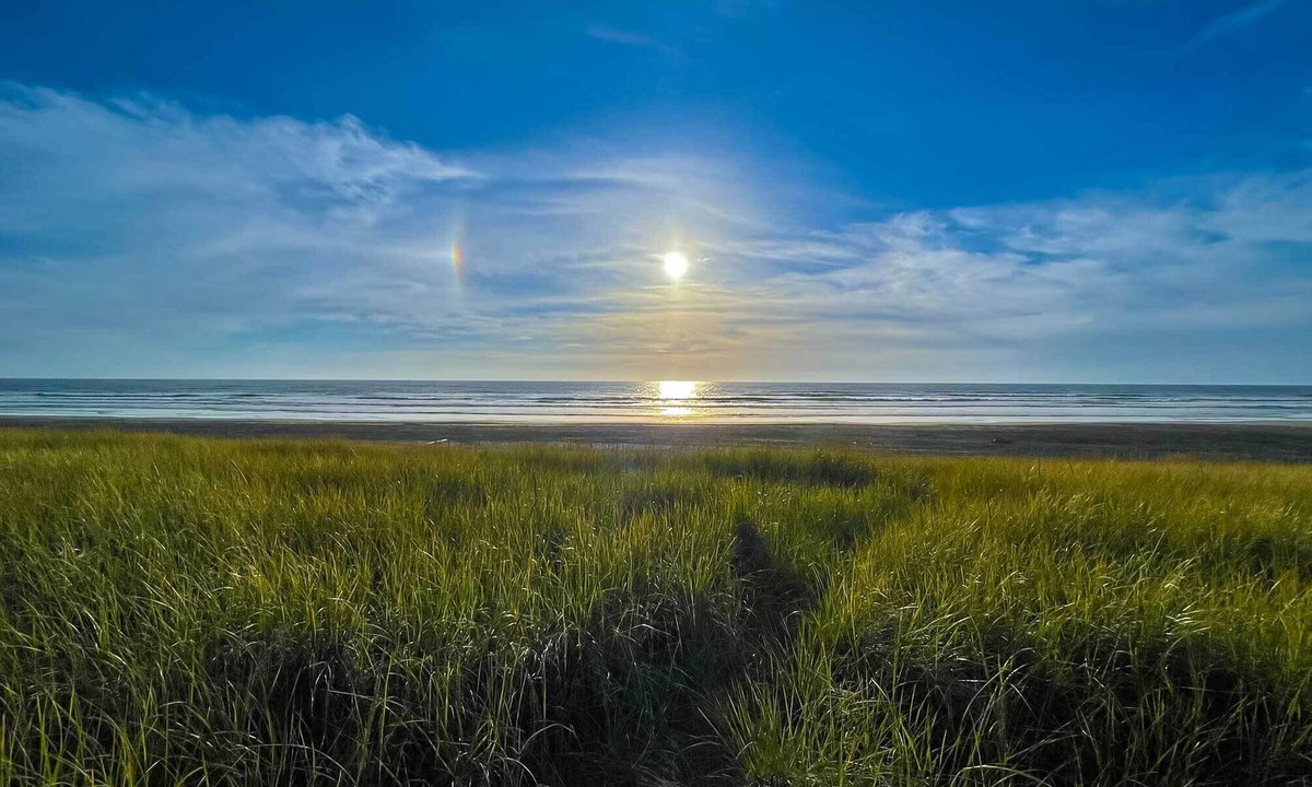 Westport Cottage | Beachfront Westport Home w/Deck!