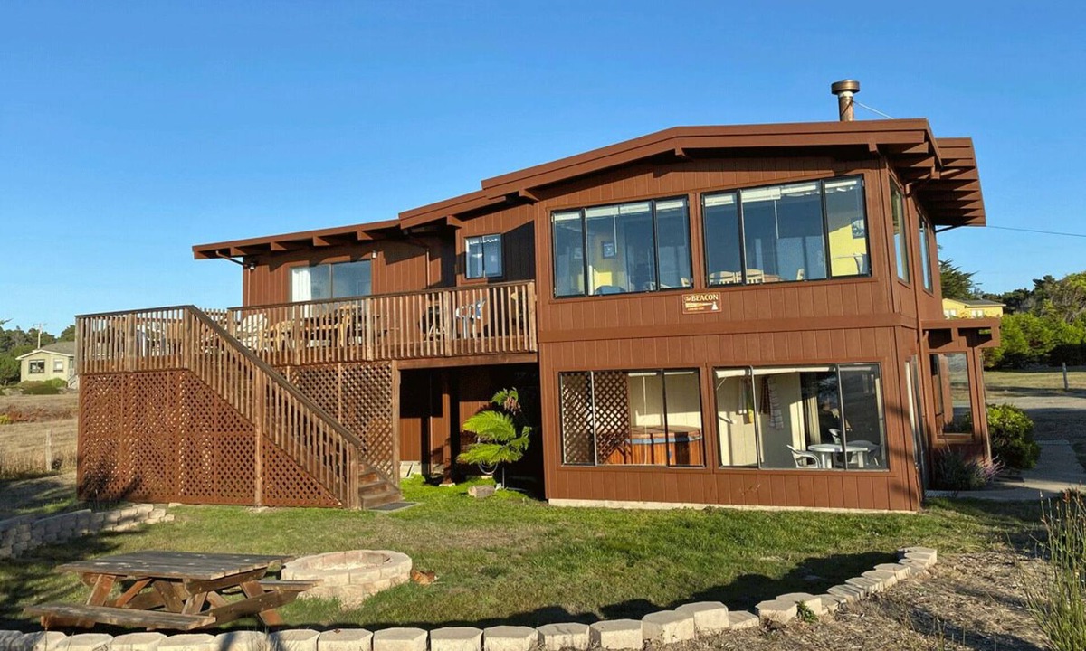 Fort Bragg House | Beacon Guest House - Whale Watchers Delight