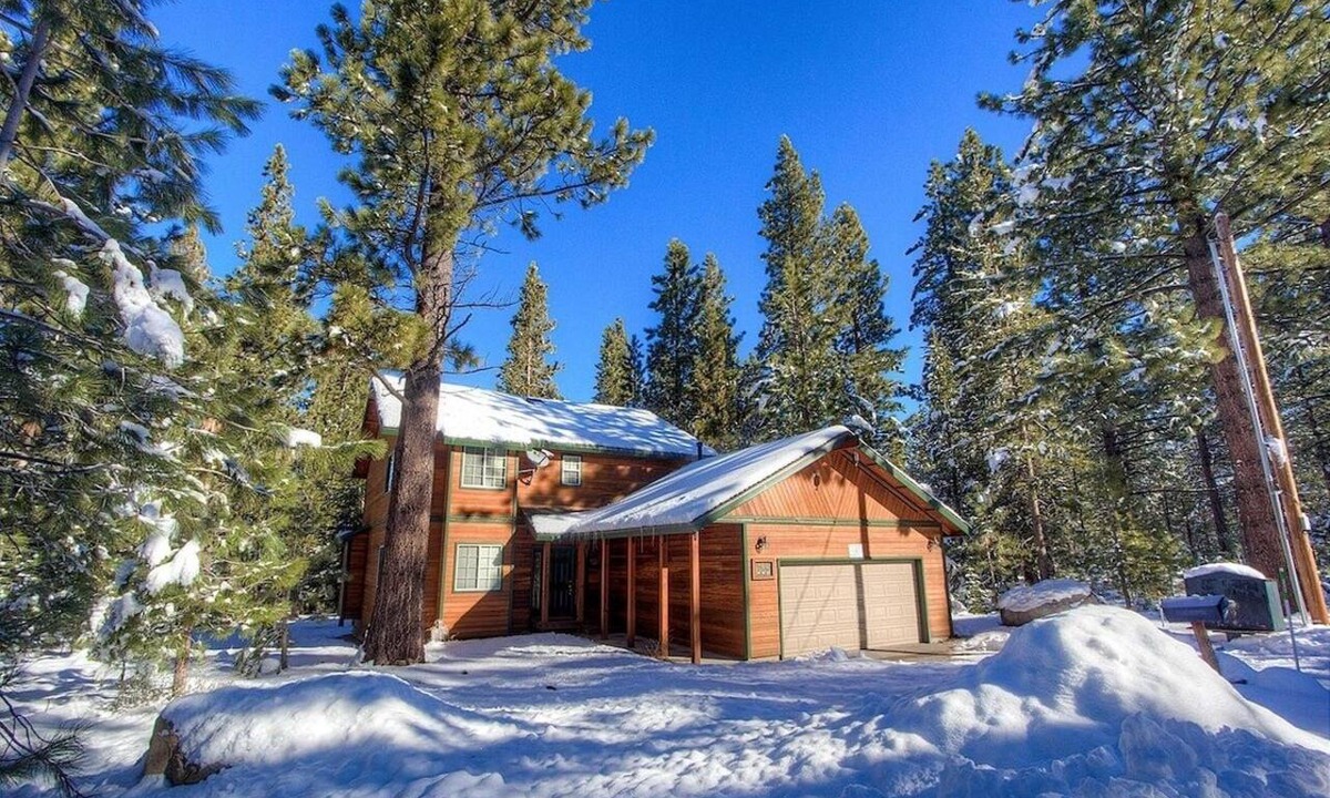 North Upper Truckee House | Bear Country 4 Bedroom Home by RedAwning