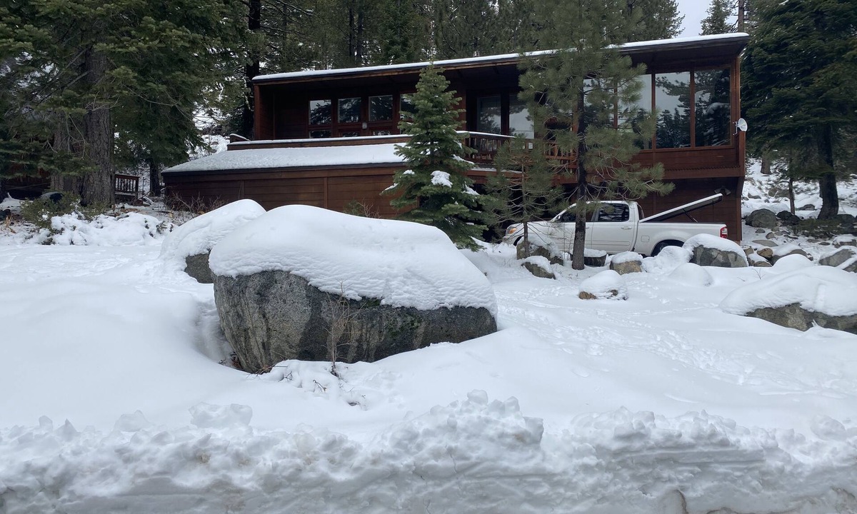 Alpine Meadows Cabin | Bear Creek cozy ski/hike retreat in Alpine Meadows.